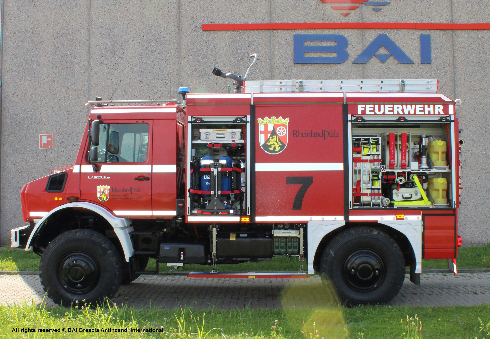 Tanklöschfahrzeug TLF 3000 beim Umbauer BAI Sonderfahrzeuge GmbH Acht neue, vollausgestattete Tanklöschfahrzeuge auf Unimog-Basis für den rheinland-pfälzischen Katastrophenschutz