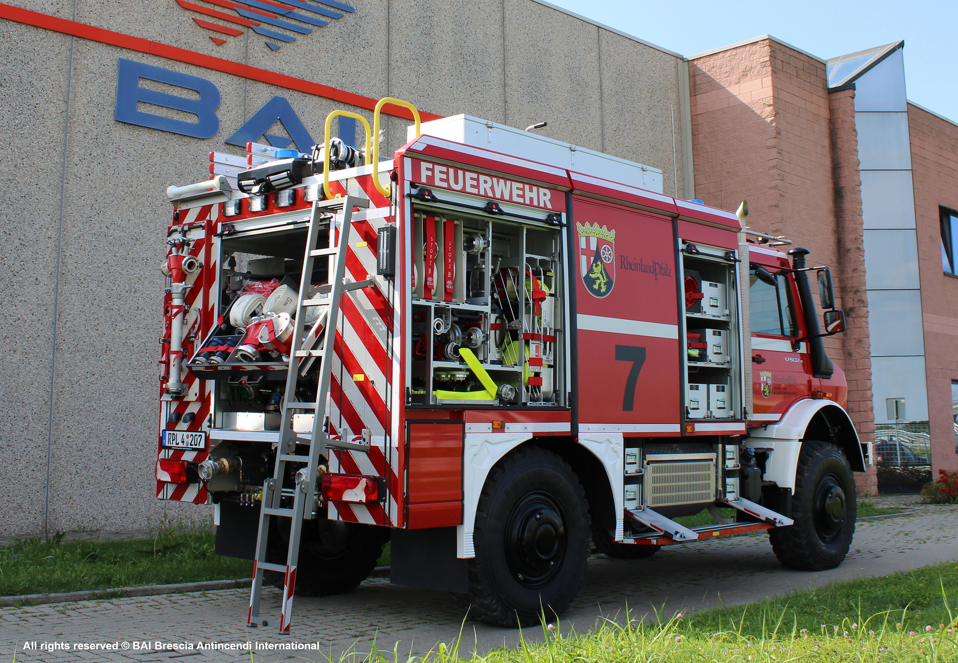 Tanklöschfahrzeug TLF 3000 beim Umbauer BAI Sonderfahrzeuge GmbH Acht neue, vollausgestattete Tanklöschfahrzeuge auf Unimog-Basis für den rheinland-pfälzischen Katastrophenschutz