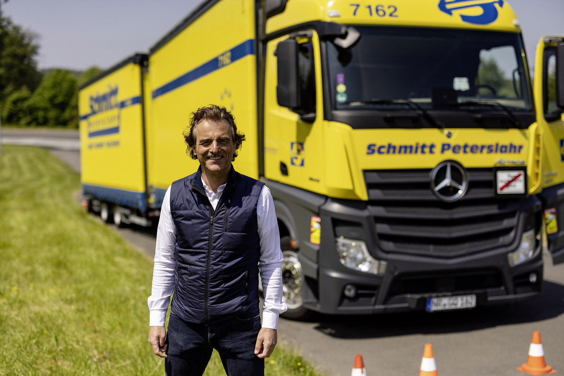 Peter Schmitt, Managing Director at Schmitt-Peterslahr Controlled emergency braking: Mercedes-Benz Trucks at the driving safety training at the Nürburgring