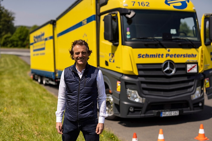 Controlled emergency braking: Mercedes-Benz Trucks at the driving safety training at the Nürburgring