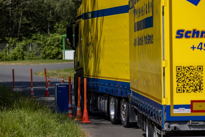 Controlled emergency braking: Mercedes-Benz Trucks at the driving safety training at the Nürburgring