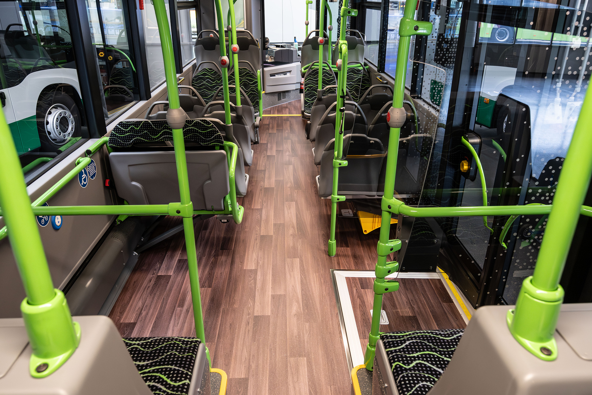 Fahrzeugübergabe Lyst-Reisen 34 Citaro in drei Jahren: Lyst-Reisen modernisiert Fuhrpark mit zehn weiteren Mercedes-Benz Stadtbussen