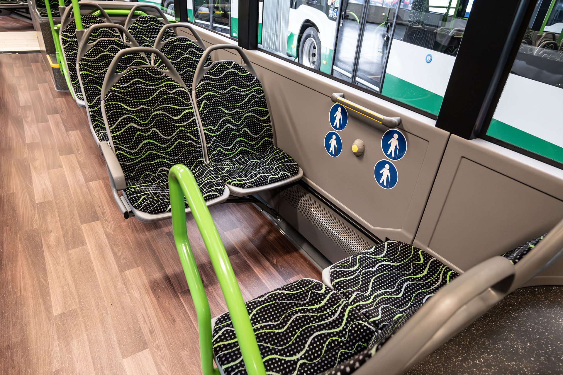 Fahrzeugübergabe Lyst-Reisen 34 Citaro in drei Jahren: Lyst-Reisen modernisiert Fuhrpark mit zehn weiteren Mercedes-Benz Stadtbussen