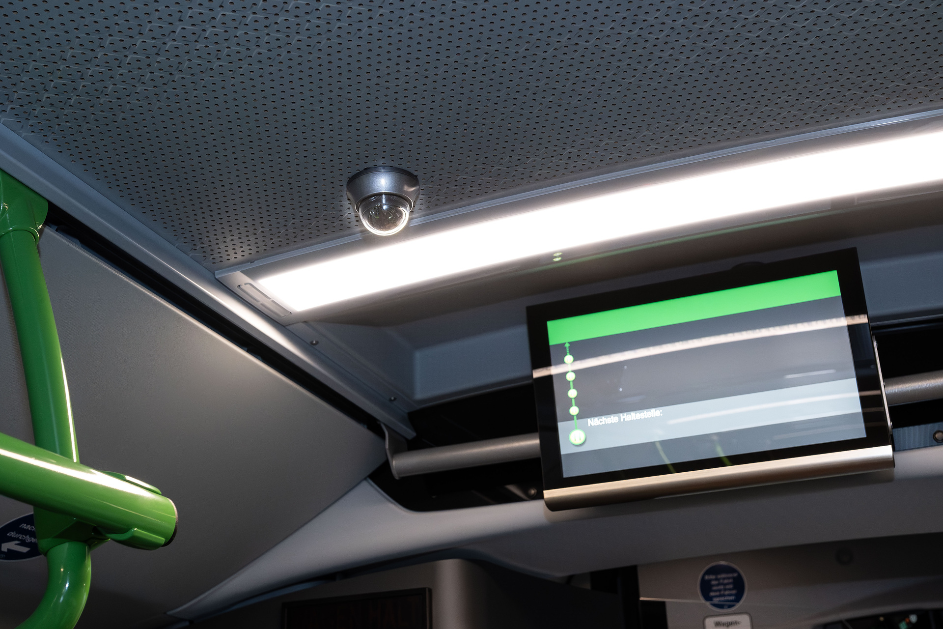 Fahrzeugübergabe Lyst-Reisen 34 Citaro in drei Jahren: Lyst-Reisen modernisiert Fuhrpark mit zehn weiteren Mercedes-Benz Stadtbussen