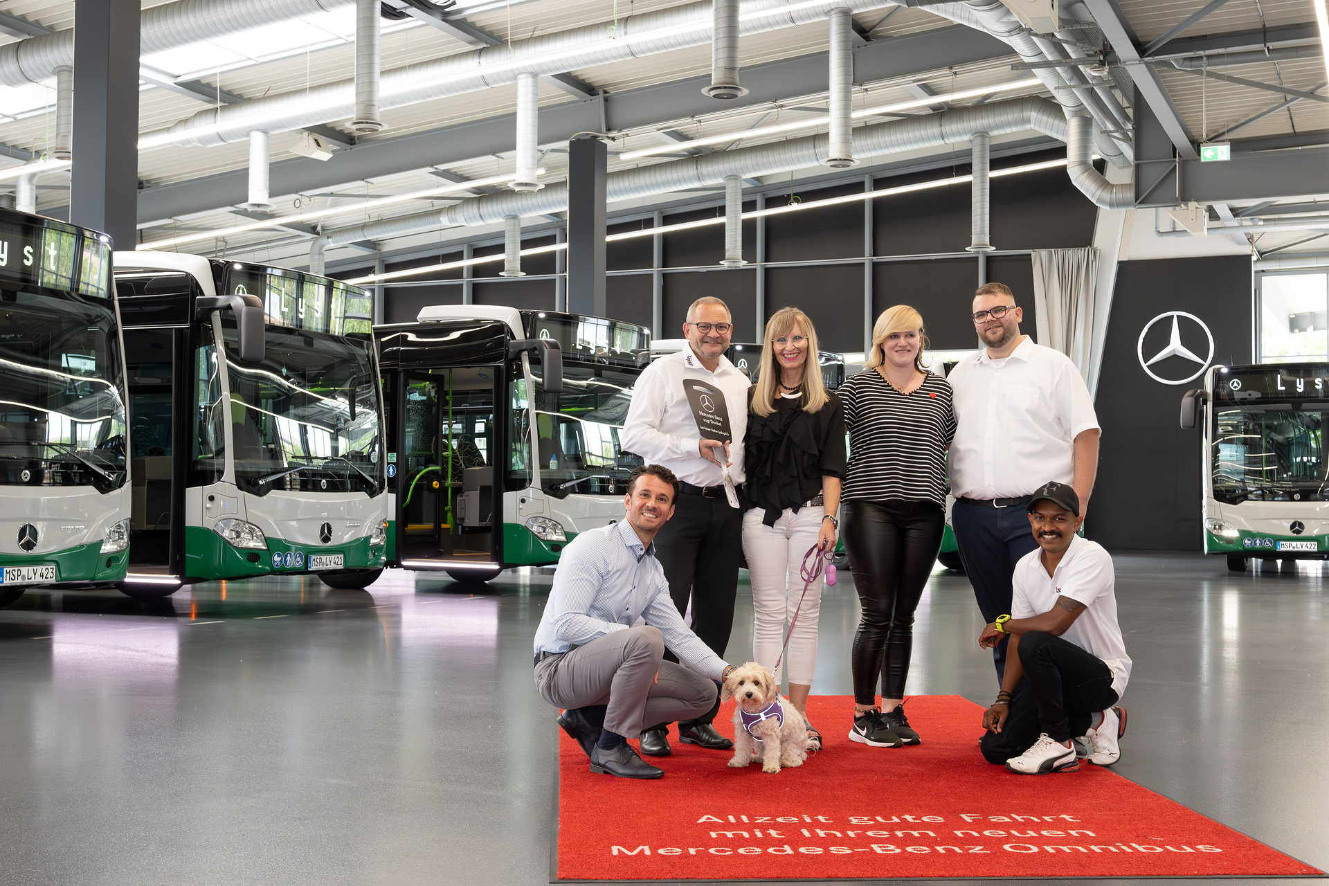 Fahrzeugübergabe Lyst-Reisen 34 Citaro in drei Jahren: Lyst-Reisen modernisiert Fuhrpark mit zehn weiteren Mercedes-Benz Stadtbussen