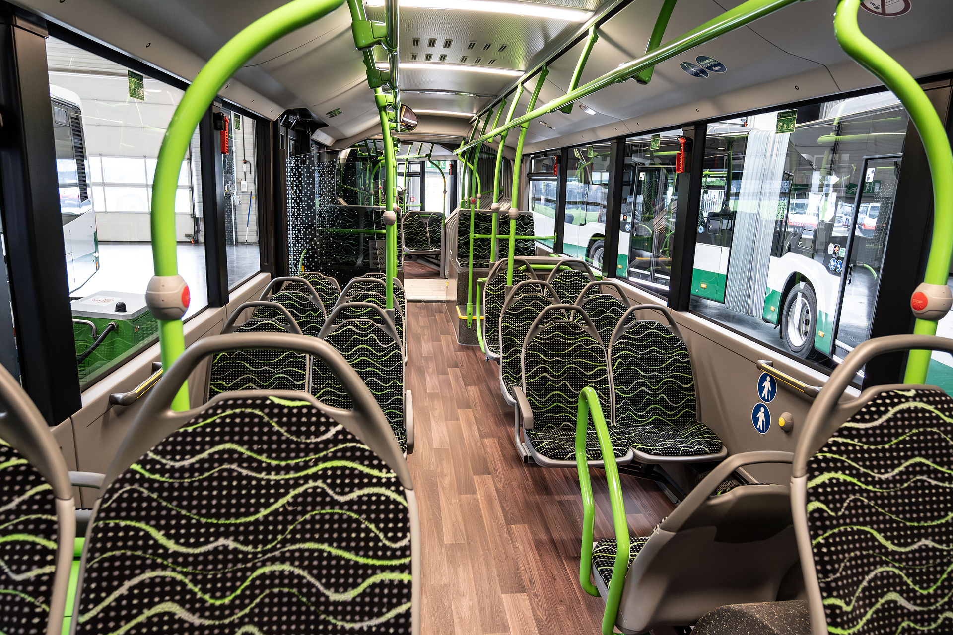 Fahrzeugübergabe Lyst-Reisen 34 Citaro in drei Jahren: Lyst-Reisen modernisiert Fuhrpark mit zehn weiteren Mercedes-Benz Stadtbussen