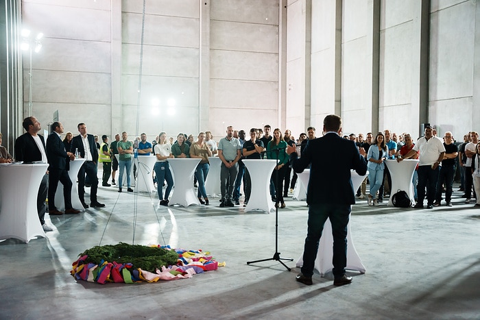Mercedes-Benz Werk Mannheim feiert Richtfest des InnoLab Battery – Aufbau der Pilotlinie kann beginnen