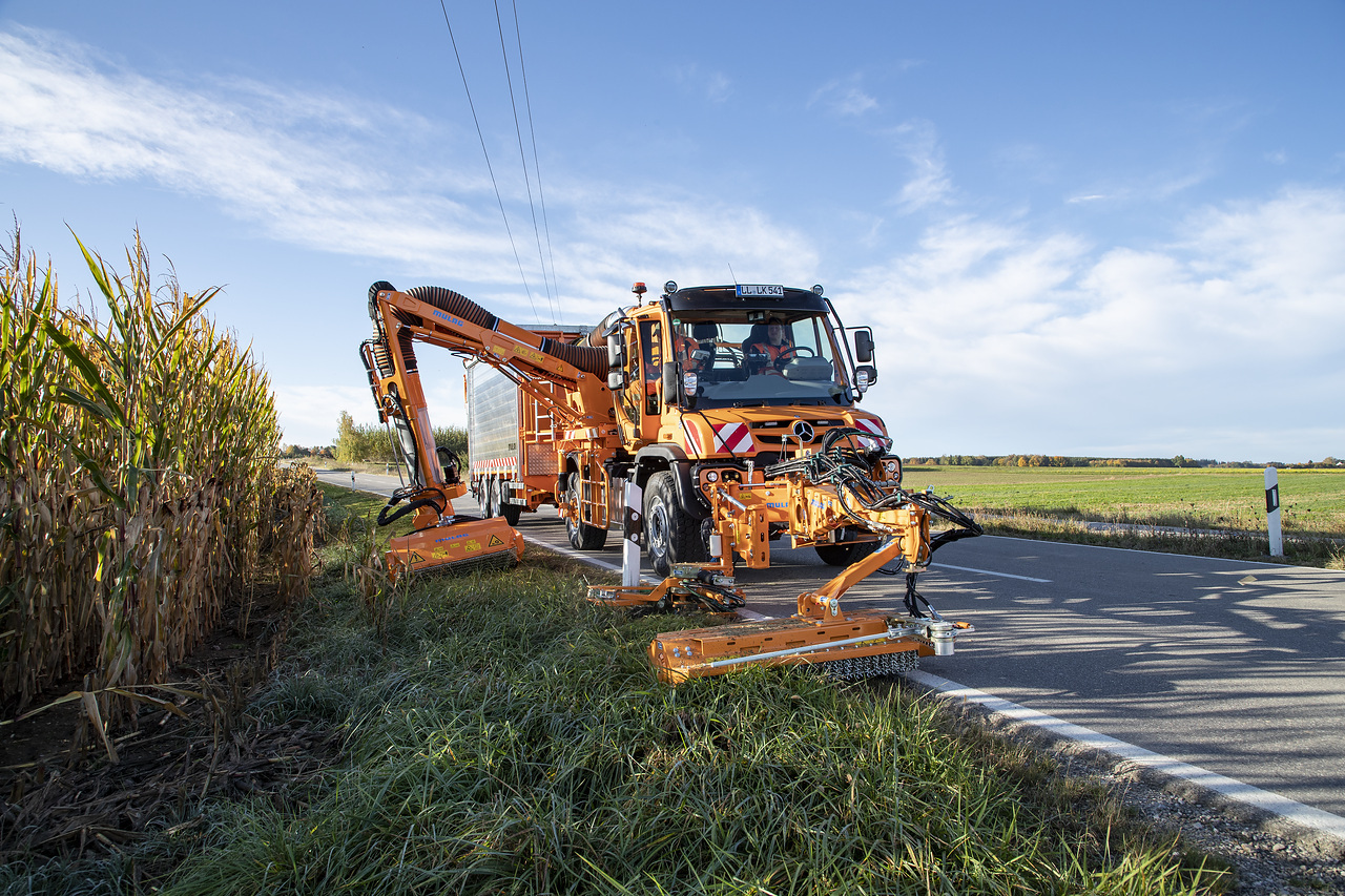 Unimog U 530 mit Trio-Mäher Nutzen statt besitzen: Mit Unimog Rent das richtige Fahrzeug zur richtigen Zeit am richtigen Ort haben