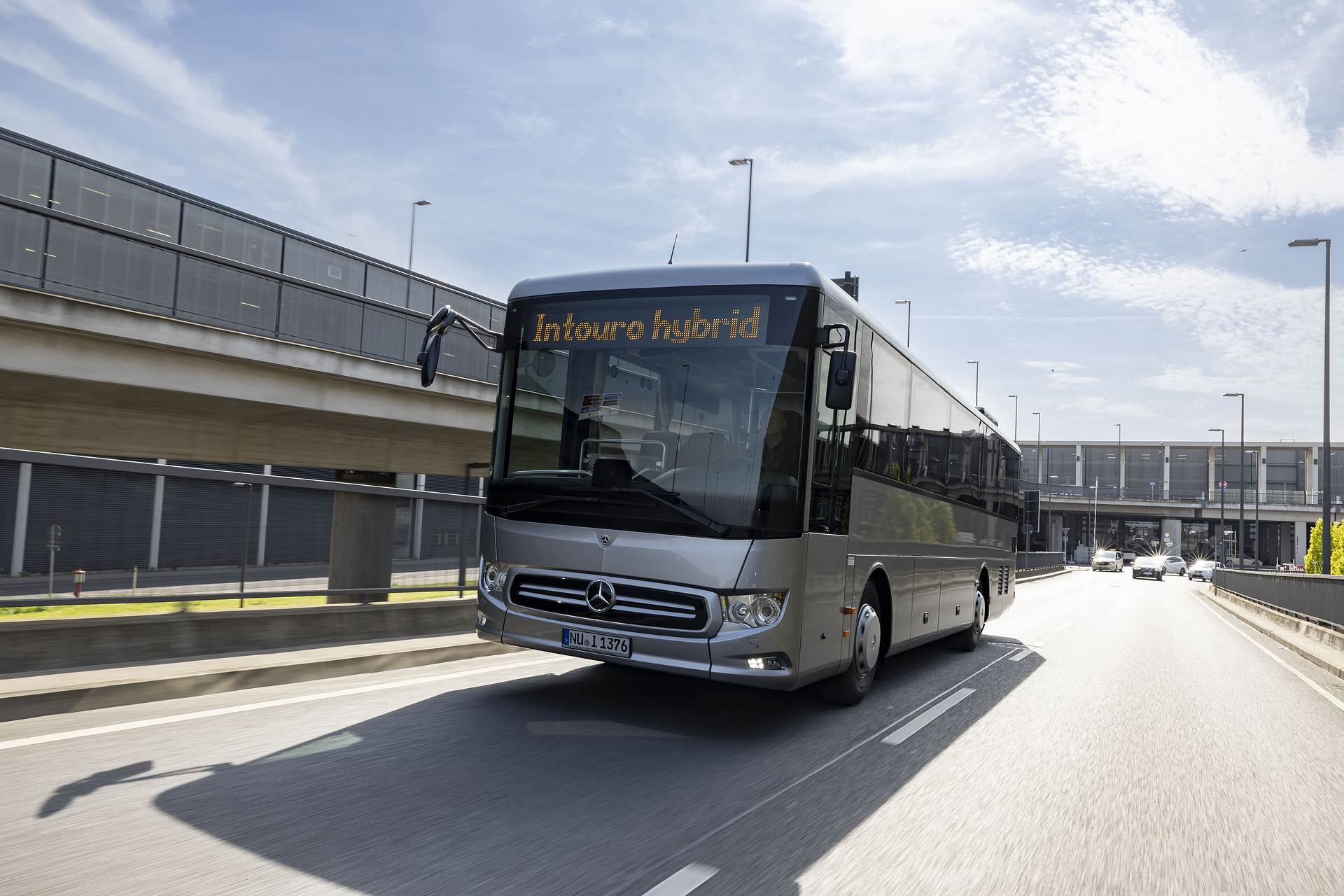 Innovation award for Mercedes-Benz buses and Daimler Buses safety technology: three first places at busplaner Innovation Award 2023
