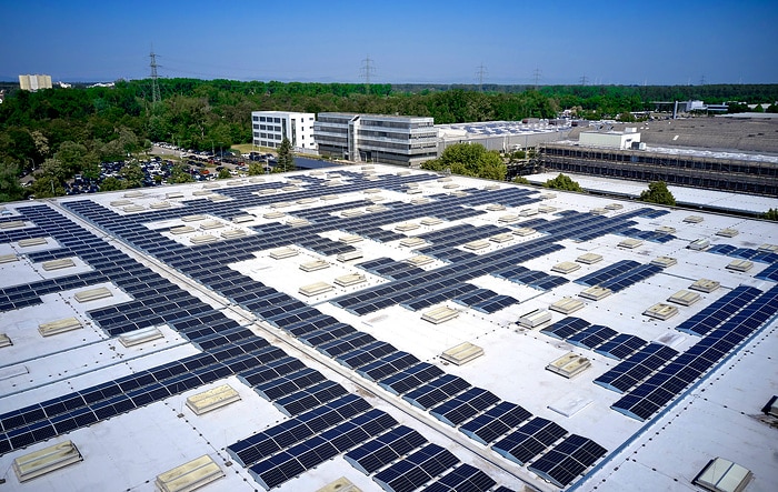 Beitrag zur CO2-neutralen Energieversorgung bei Daimler Truck: Photovoltaikanlage im Werk Wörth fängt die Sommersonne ein
