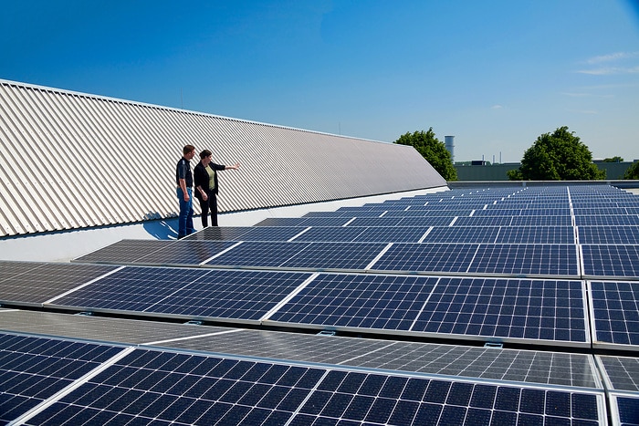 Beitrag zur CO2-neutralen Energieversorgung bei Daimler Truck: Photovoltaikanlage im Werk Wörth fängt die Sommersonne ein