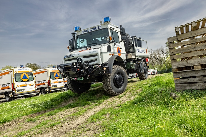 Erprobungseinsatz für den Zivilschutz im Ernstfall: BBK lotet Einsetzbarkeit hochgeländegängiger Unimog aus