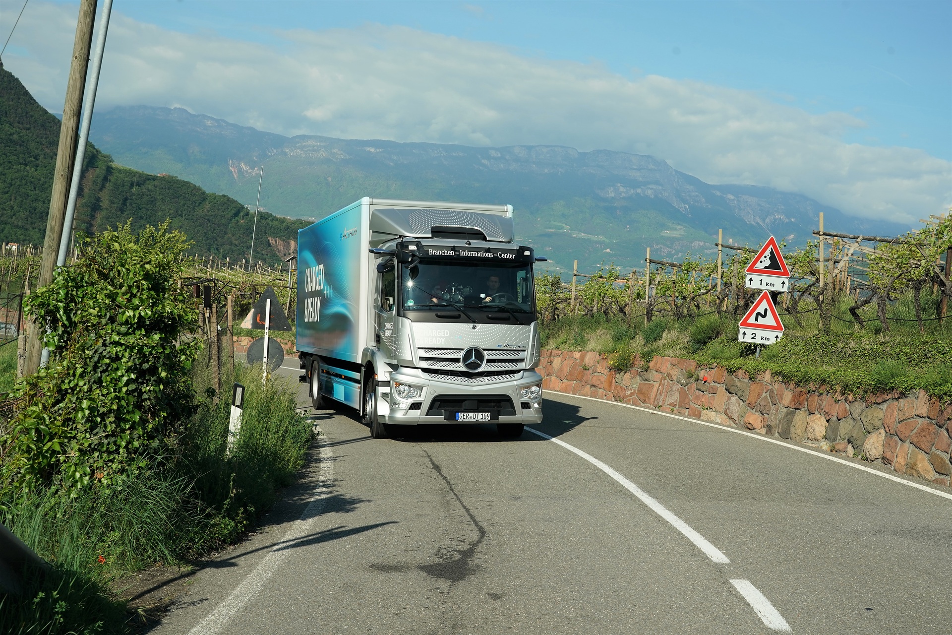 eActros- JOURN.e erfolgreich beendet: E-Lkw mit Stern kehren nach über 5.000 Kilometer ins Werk Wörth zurück