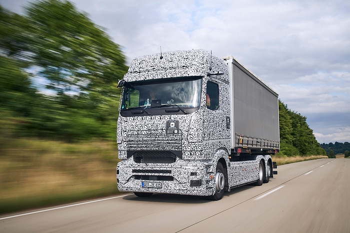 Elektrisch auf der Schwäbischen Alb: Versuchsingenieure erproben eActros 600 für den Fernverkehr