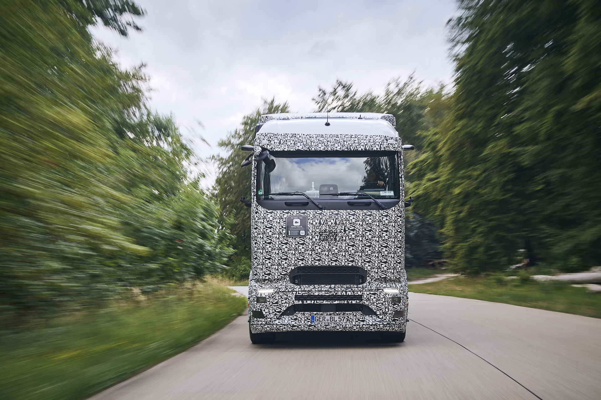 Mercedes-Benz eActros 600 Elektrisch auf der Schwäbischen Alb: Versuchsingenieure erproben eActros 600 für den Fernverkehr