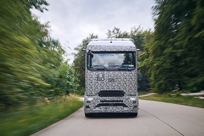 Elektrisch auf der Schwäbischen Alb: Versuchsingenieure erproben eActros 600 für den Fernverkehr