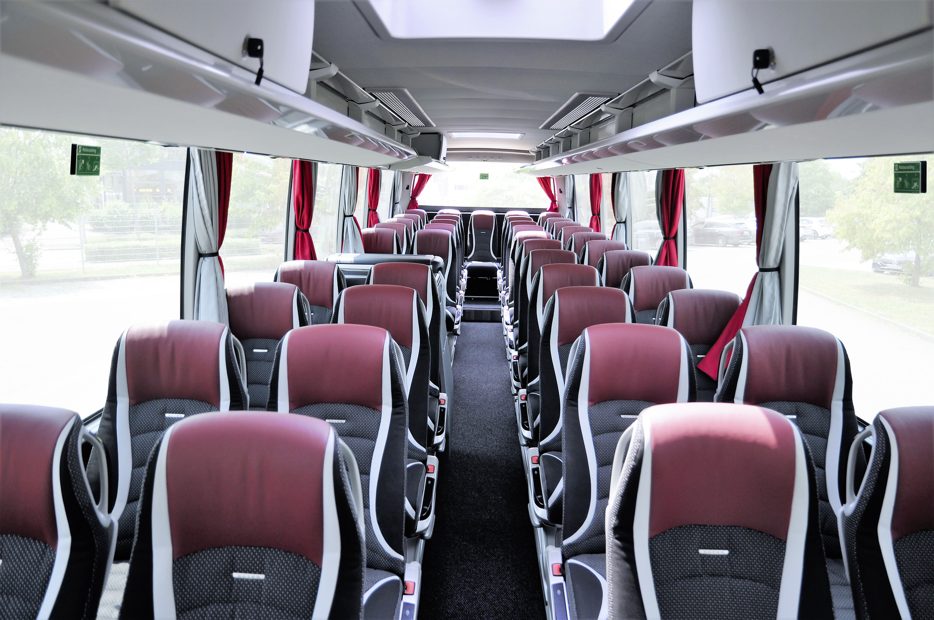 Der S 515 HD, der vorwiegend auf Lesereisen eingesetzt wird, bietet 45 Fahrgästen bequem Platz. Ein Setra zum Jubiläum
