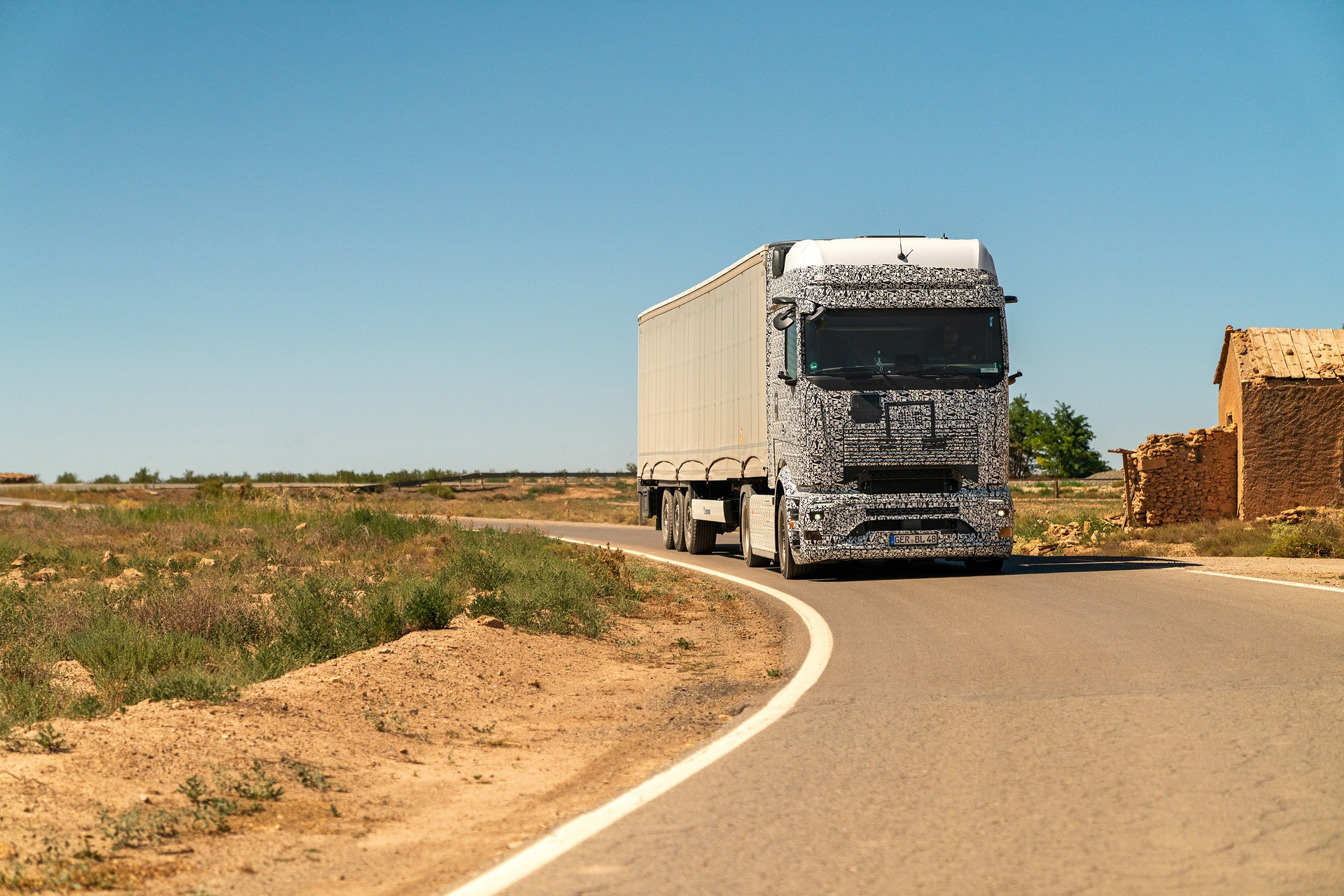 E! Ab in den Süden: erfolgreiche Sommererprobung des Mercedes-Benz eActros 600 in Spanien