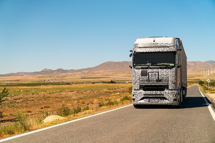 E! Ab in den Süden: erfolgreiche Sommererprobung des Mercedes-Benz eActros 600 in Spanien