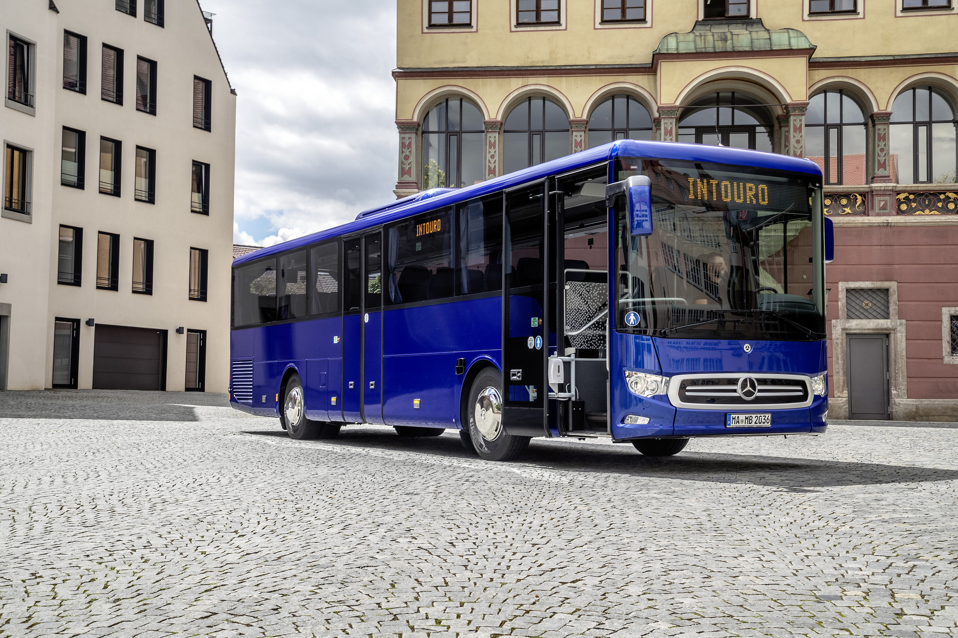 Daimler Buses auf der Messe Busworld Europe 2023 in Brüssel: Elektromobilität, Sicherheit und Nachhaltigkeit im Mittelpunkt