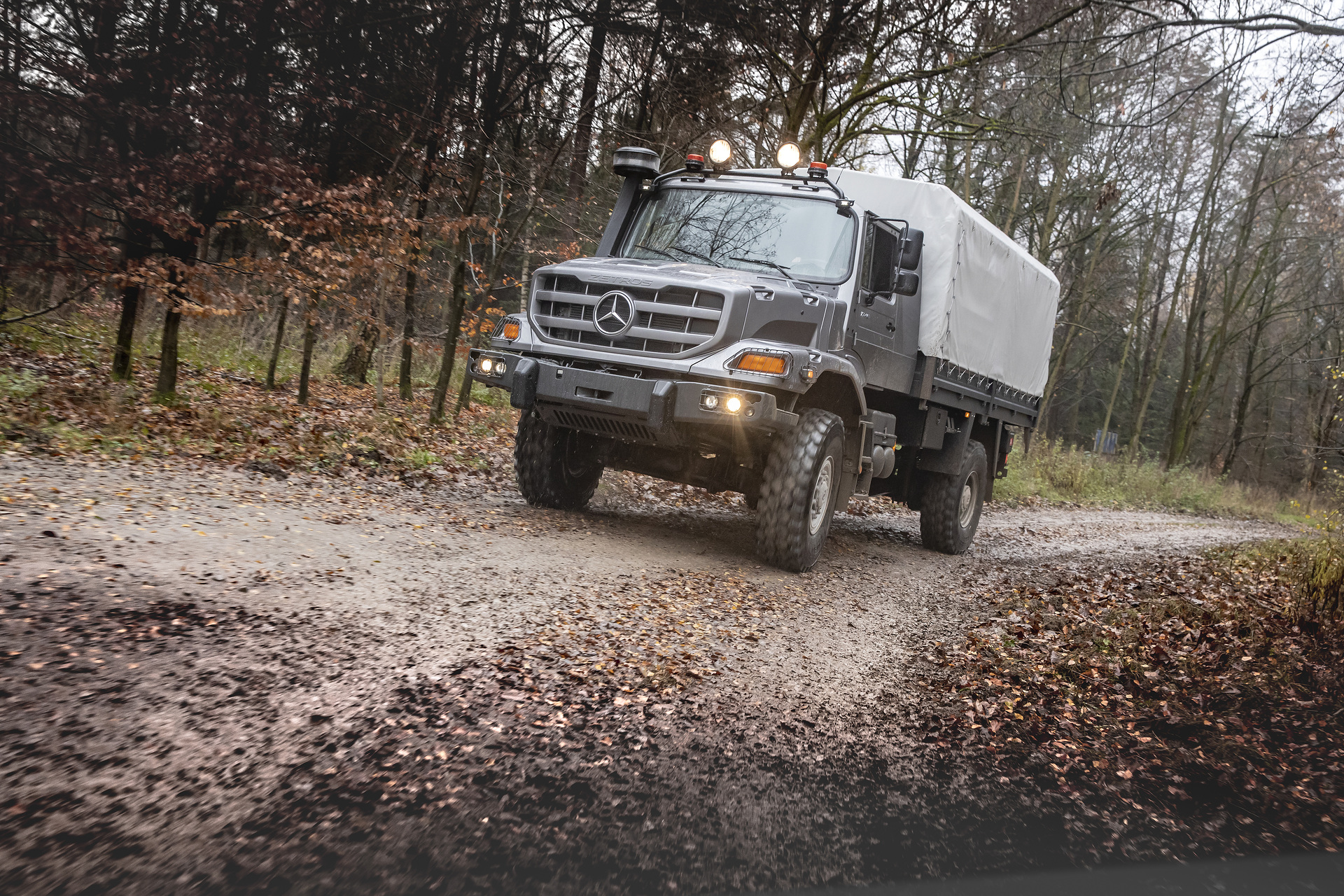 Mercedes-Benz Special Trucks liefert über 100 Zetros Offroad-Lkw an Ukraine