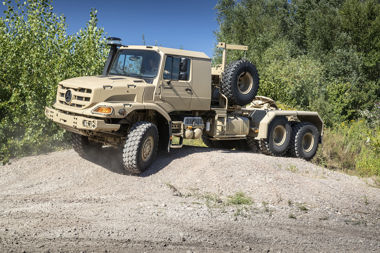 Mercedes-Benz Special Trucks liefert über 100 Zetros Offroad-Lkw an Ukraine