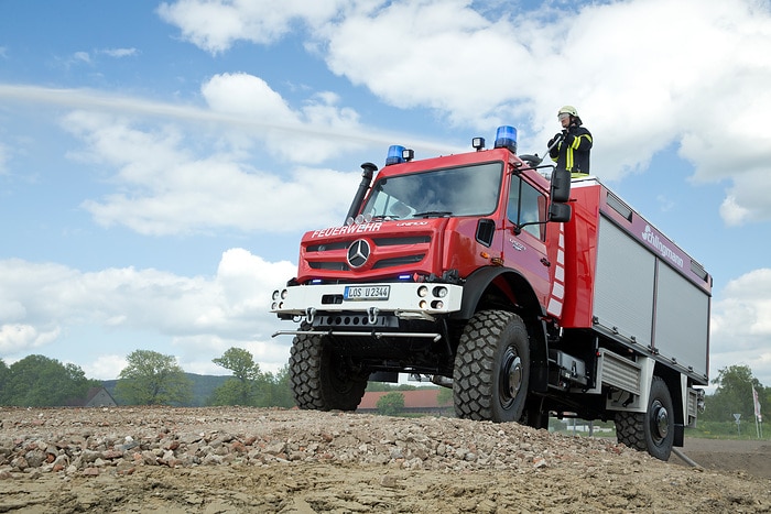 Für Gefahrenlagen gut gerüstet: Mercedes-Benz Special Trucks zeigt Einsatzfahrzeuge auf der Messe FIREmobil