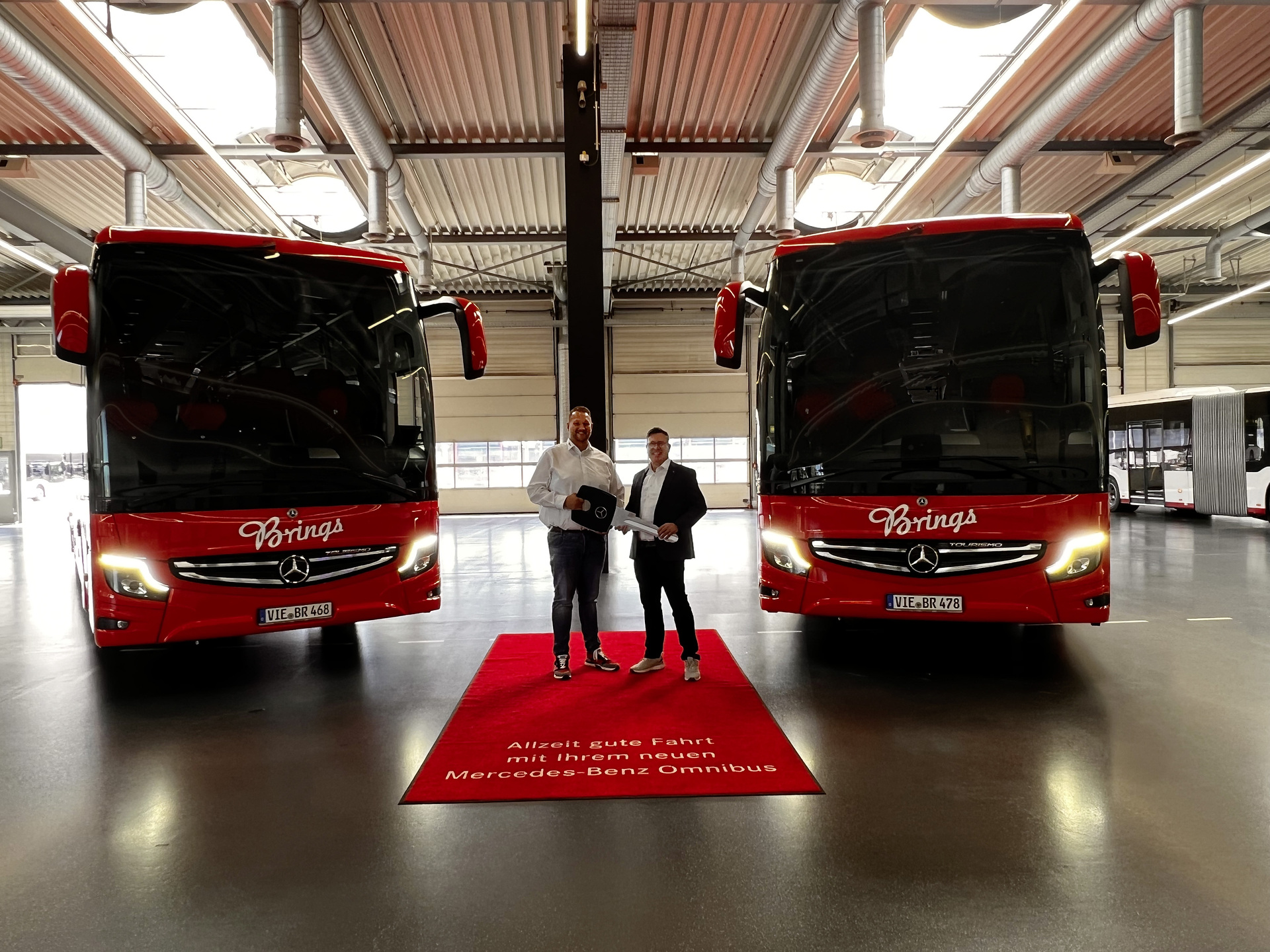 Mercedes-Benz Tourismo L for bus company Brings Reisen in Willich/Nordrhein-Westfalen/Deutschland, exterior, red, OM 470 rated at 335 kW/456 hp, displacement 10.7 l, 8-speed Mercedes PowerShift transmission, Active Brake Assist 4, Predictive Powertrain Control (PPC), length/width/height: 13935/2550/3680 mm, seating: 1/57, from left: Christoph Brings (managing director Brings Reisen) and Thomas Schneemann (Daimler Buses, sales region West) First deliveries of the evolved Mercedes-Benz Tourismo – two impressive high-deckers for Brings Reisen
