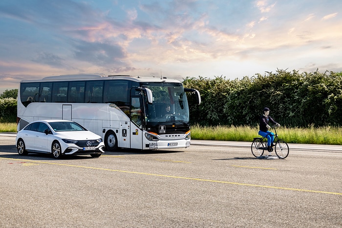 Putting vehicles through their paces: Daimler Truck is intensively testing its new and evolved safety assistance systems