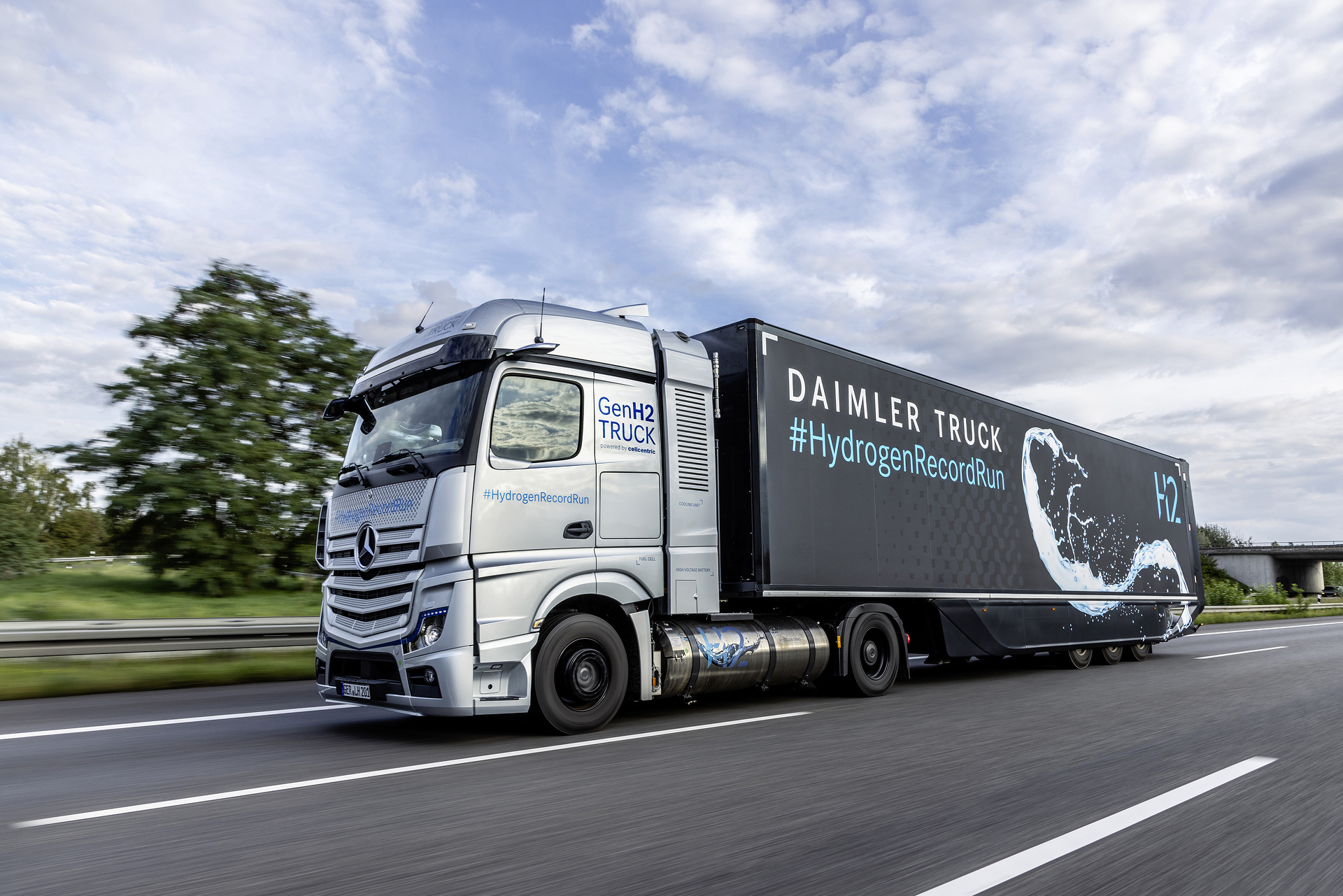 Daimler Truck #HydrogenRecordRun: Mercedes-Benz GenH2 Truck knackt 1.000-Kilometer-Marke mit einer Tankfüllung flüssigem Wasserstoff