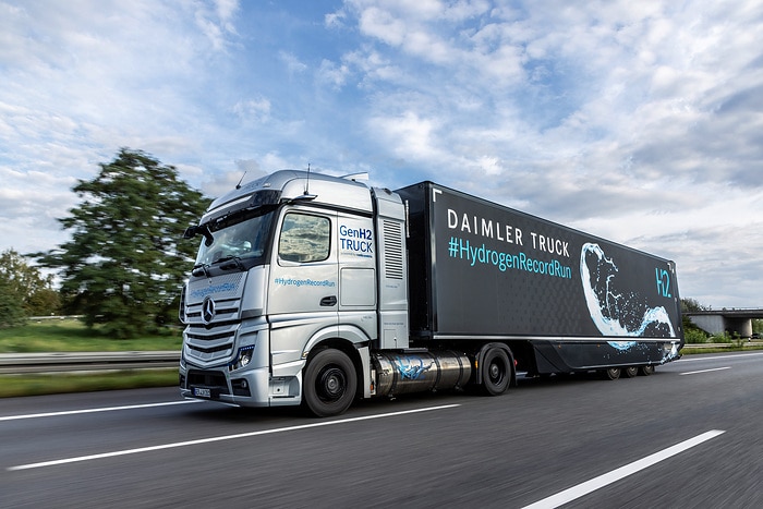 Daimler Truck #HydrogenRecordRun: Mercedes-Benz GenH2 Truck cracks 1,000 kilometer mark with one fill of liquid hydrogen