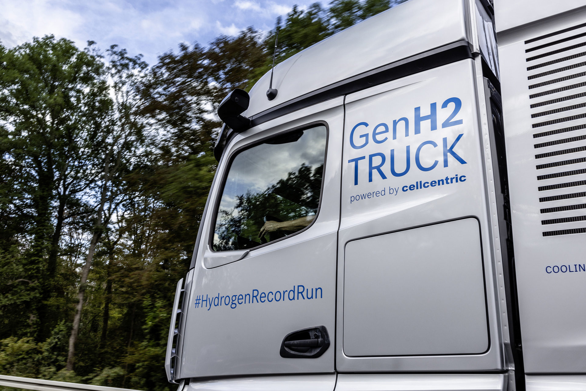 Daimler Truck #HydrogenRecordRun: Mercedes-Benz GenH2 Truck knackt 1.000-Kilometer-Marke mit einer Tankfüllung flüssigem Wasserstoff