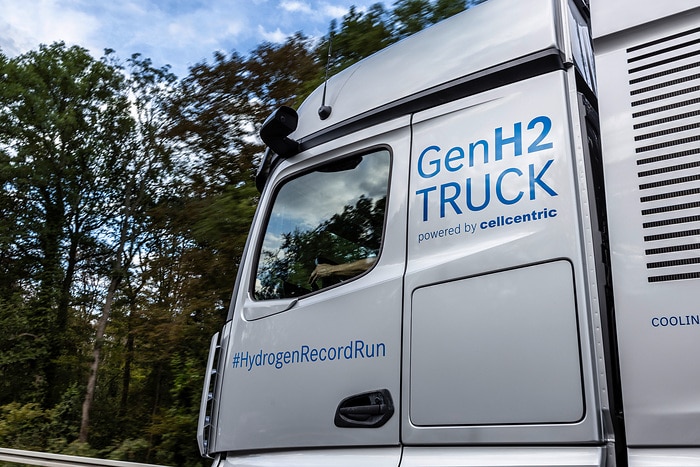 Daimler Truck #HydrogenRecordRun: Mercedes-Benz GenH2 Truck cracks 1,000 kilometer mark with one fill of liquid hydrogen