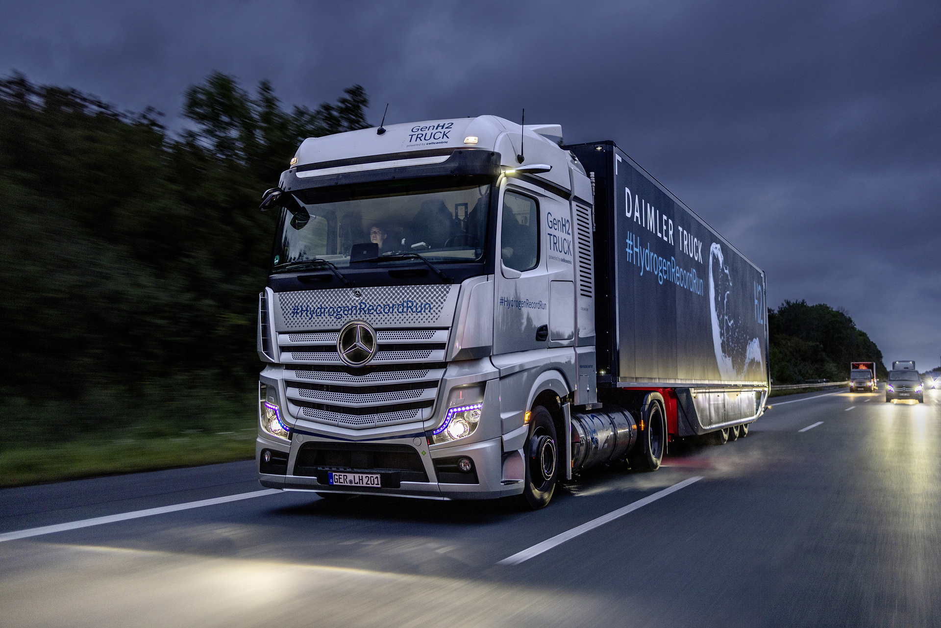 Daimler Truck #HydrogenRecordRun: Mercedes-Benz GenH2 Truck knackt 1.000-Kilometer-Marke mit einer Tankfüllung flüssigem Wasserstoff