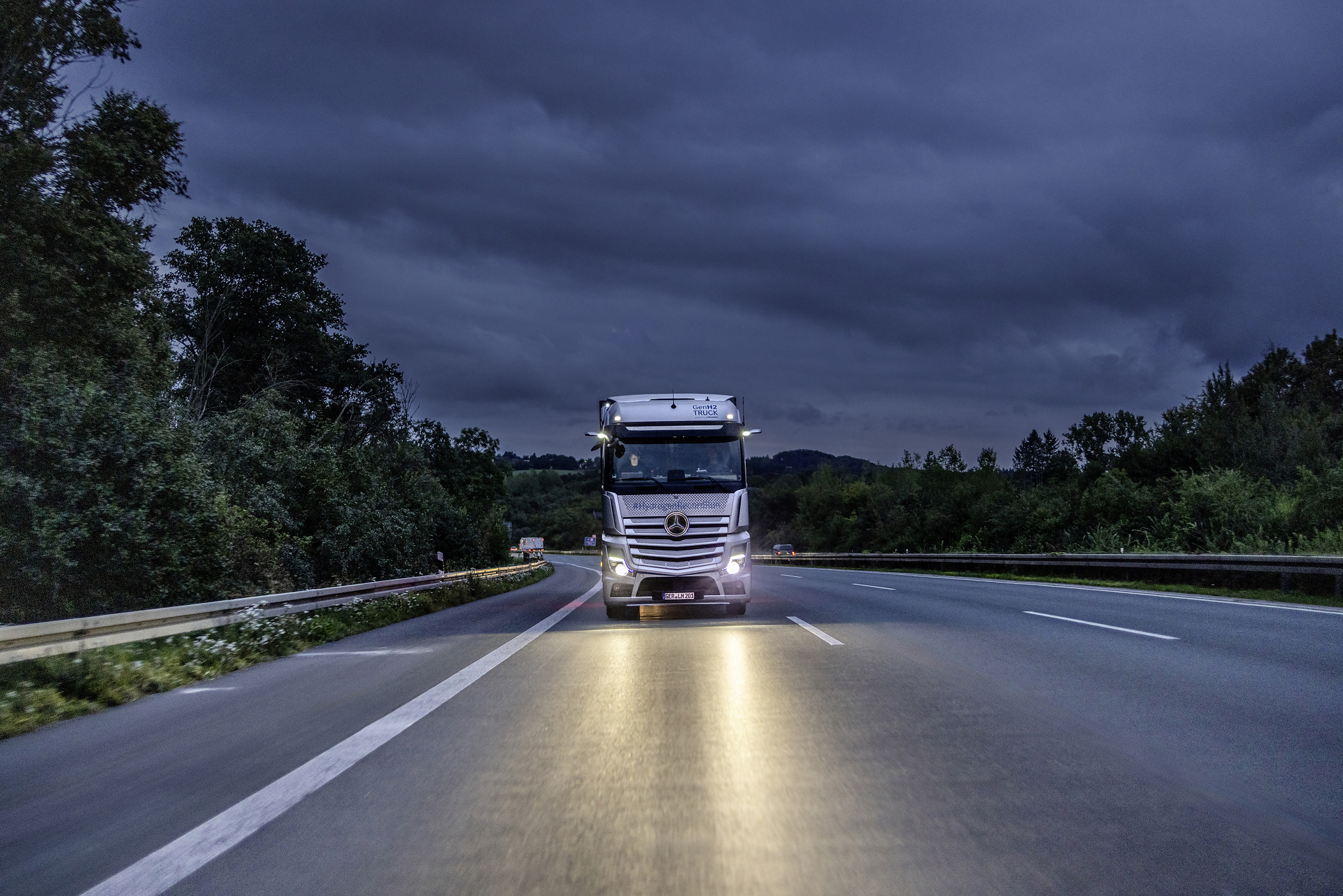 Daimler Truck #HydrogenRecordRun: Mercedes-Benz GenH2 Truck knackt 1.000-Kilometer-Marke mit einer Tankfüllung flüssigem Wasserstoff