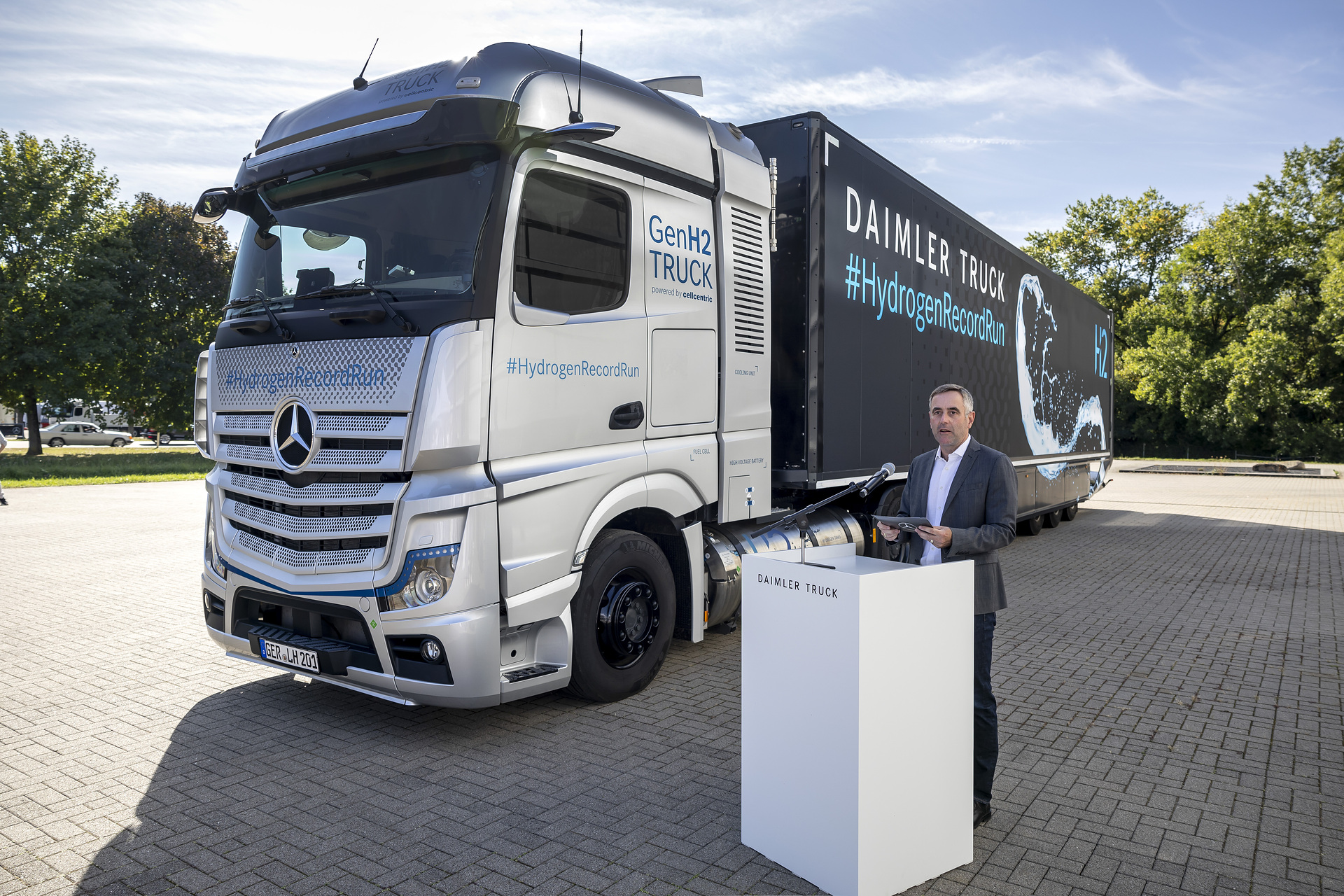 Daimler Truck #HydrogenRecordRun: Mercedes-Benz GenH2 Truck knackt 1.000-Kilometer-Marke mit einer Tankfüllung flüssigem Wasserstoff