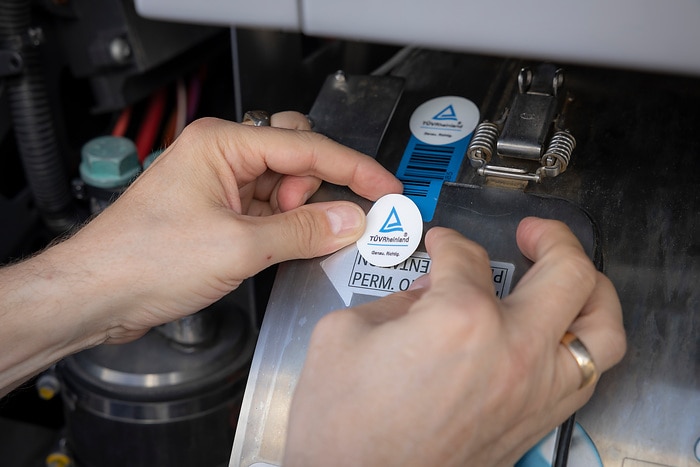 Daimler Truck #HydrogenRecordRun: Mercedes-Benz GenH2 Truck cracks 1,000 kilometer mark with one fill of liquid hydrogen