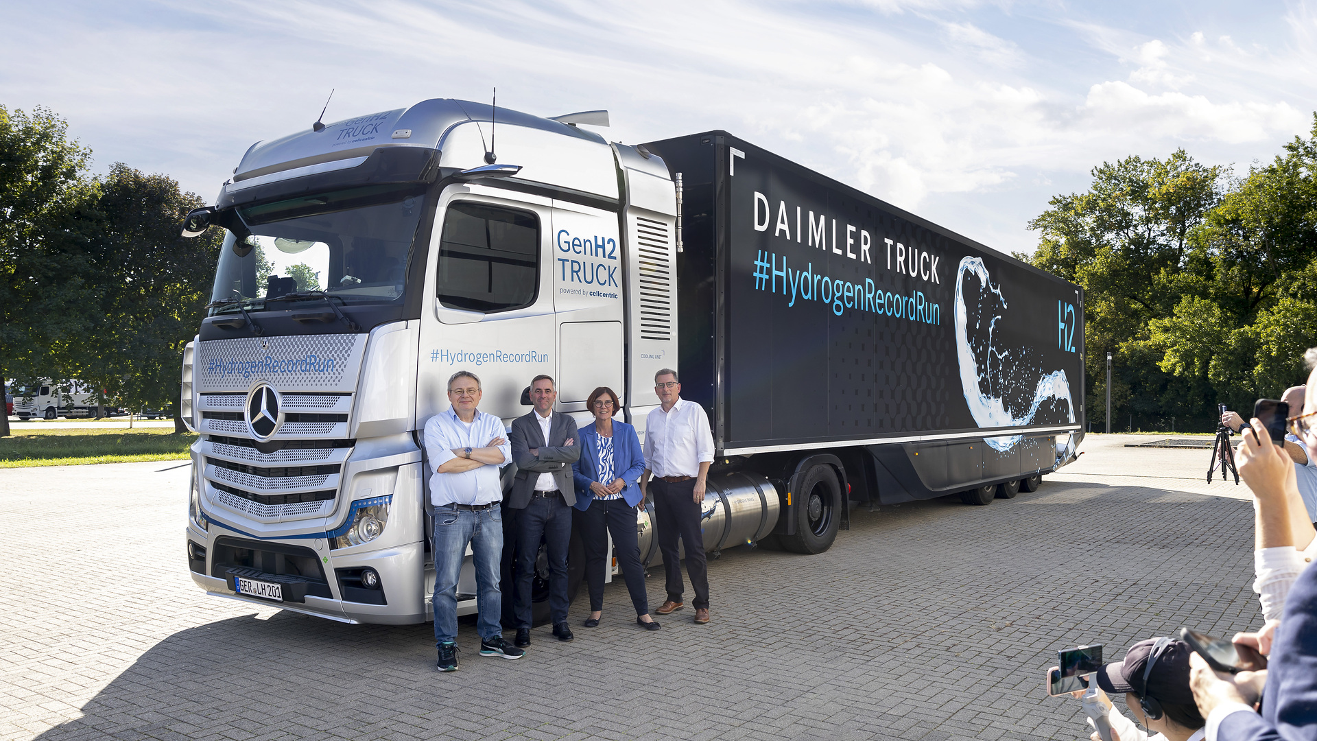 Daimler Truck #HydrogenRecordRun: Mercedes-Benz GenH2 Truck knackt 1.000-Kilometer-Marke mit einer Tankfüllung flüssigem Wasserstoff