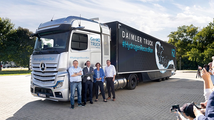 Daimler Truck #HydrogenRecordRun: Mercedes-Benz GenH2 Truck knackt 1.000-Kilometer-Marke mit einer Tankfüllung flüssigem Wasserstoff