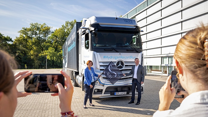 Daimler Truck #HydrogenRecordRun: Mercedes-Benz GenH2 Truck knackt 1.000-Kilometer-Marke mit einer Tankfüllung flüssigem Wasserstoff