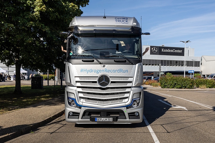 Brennstoffzellen-Lkw: Daimler Truck baut kundennahe Erprobungsflotte von  Mercedes-Benz GenH2 Trucks