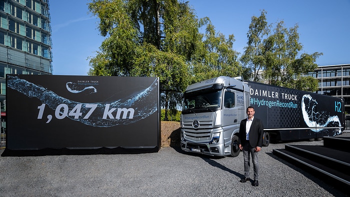 Daimler Truck #HydrogenRecordRun: Mercedes-Benz GenH2 Truck cracks 1,000 kilometer mark with one fill of liquid hydrogen