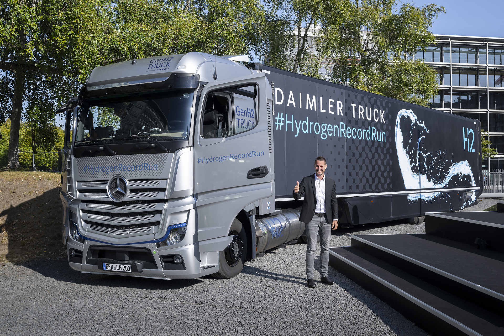 Daimler Truck #HydrogenRecordRun: Mercedes-Benz GenH2 Truck knackt 1.000-Kilometer-Marke mit einer Tankfüllung flüssigem Wasserstoff