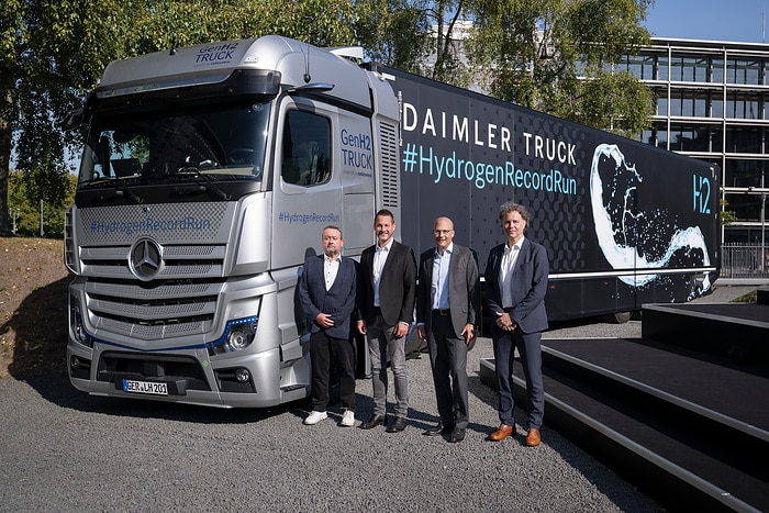 Daimler Truck #HydrogenRecordRun: Mercedes-Benz GenH2 Truck knackt 1.000-Kilometer-Marke mit einer Tankfüllung flüssigem Wasserstoff