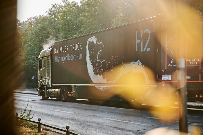 Daimler Truck #HydrogenRecordRun: Mercedes-Benz GenH2 Truck knackt 1.000-Kilometer-Marke mit einer Tankfüllung flüssigem Wasserstoff