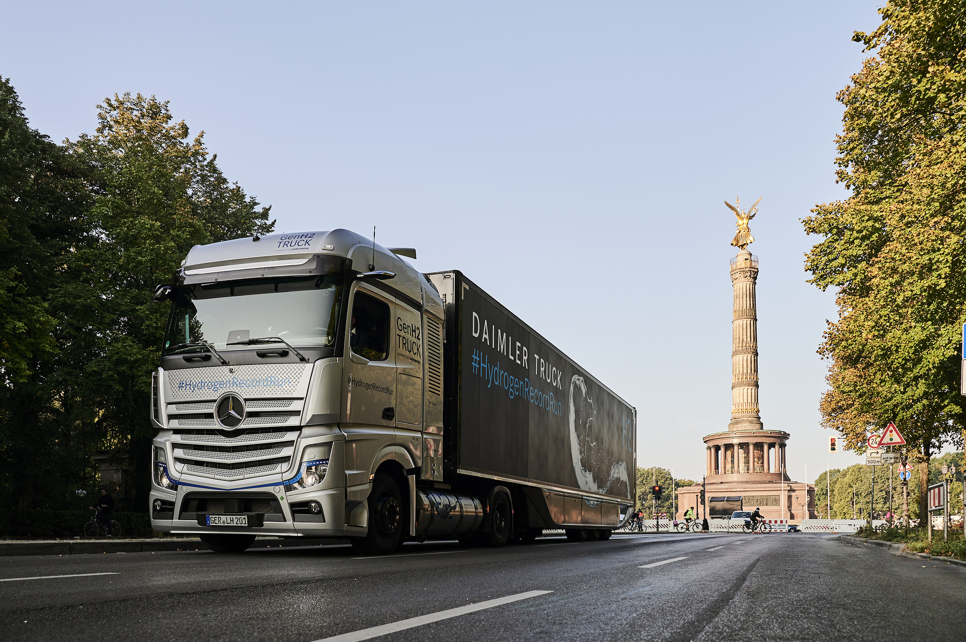 Daimler Truck #HydrogenRecordRun: Mercedes-Benz GenH2 Truck knackt 1.000-Kilometer-Marke mit einer Tankfüllung flüssigem Wasserstoff