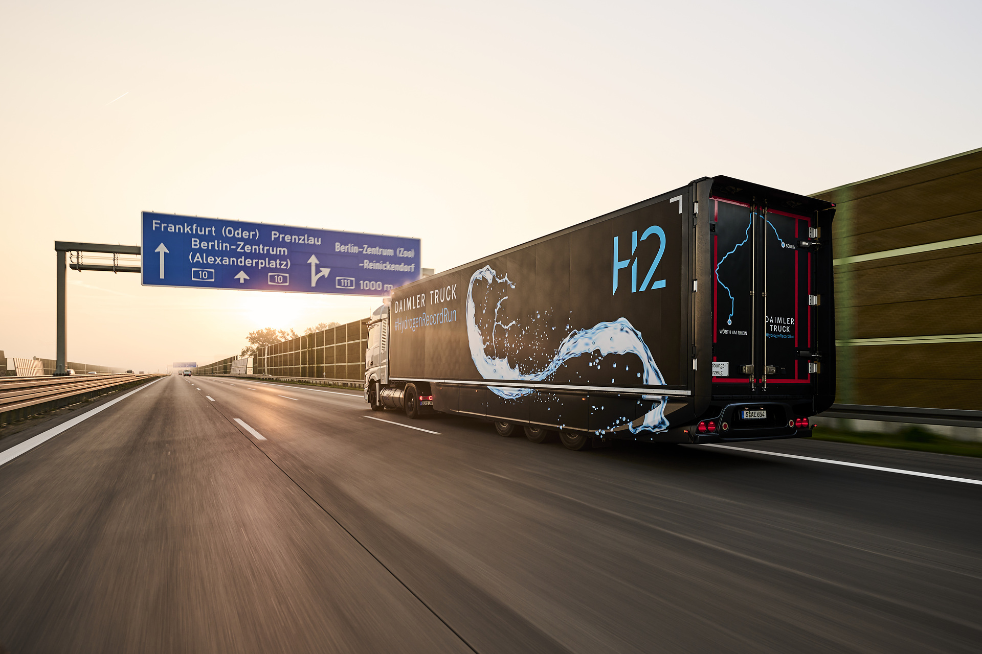 Daimler Truck #HydrogenRecordRun: Mercedes-Benz GenH2 Truck knackt 1.000-Kilometer-Marke mit einer Tankfüllung flüssigem Wasserstoff