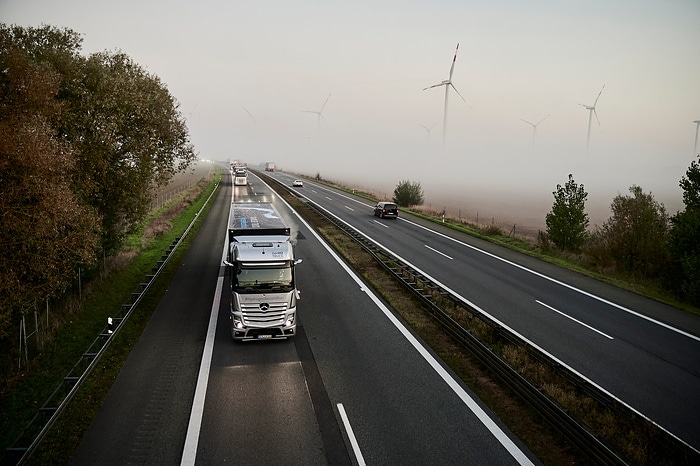 Daimler Truck #HydrogenRecordRun: Mercedes-Benz GenH2 Truck cracks 1,000 kilometer mark with one fill of liquid hydrogen