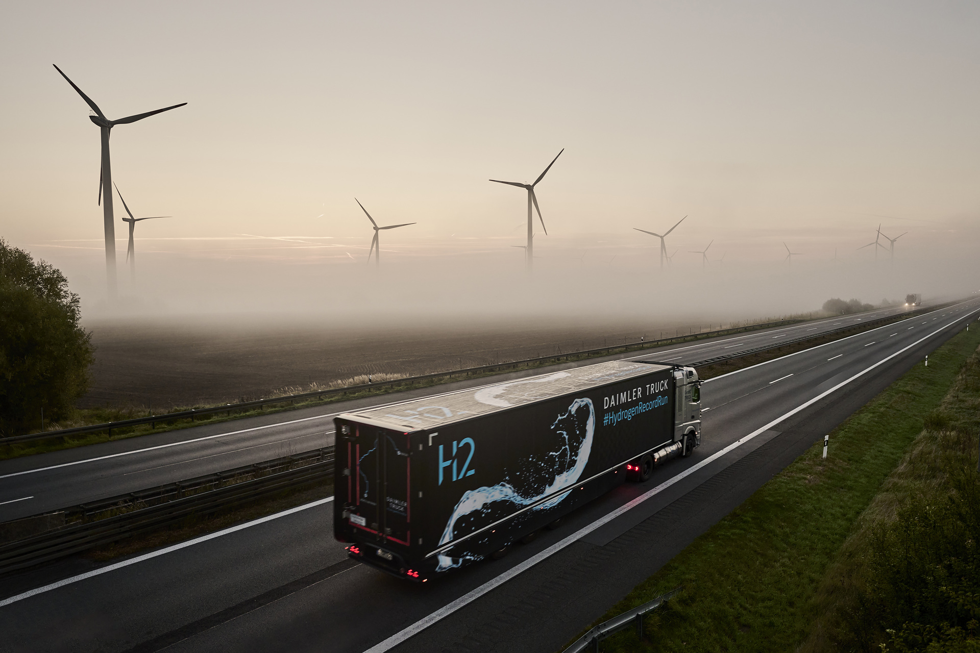 Daimler Truck #HydrogenRecordRun: Mercedes-Benz GenH2 Truck knackt 1.000-Kilometer-Marke mit einer Tankfüllung flüssigem Wasserstoff