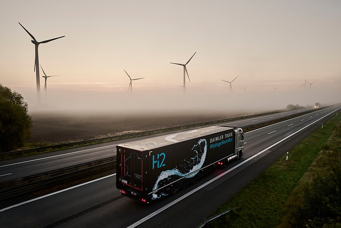 Daimler Truck #HydrogenRecordRun: Mercedes-Benz GenH2 Truck knackt 1.000-Kilometer-Marke mit einer Tankfüllung flüssigem Wasserstoff